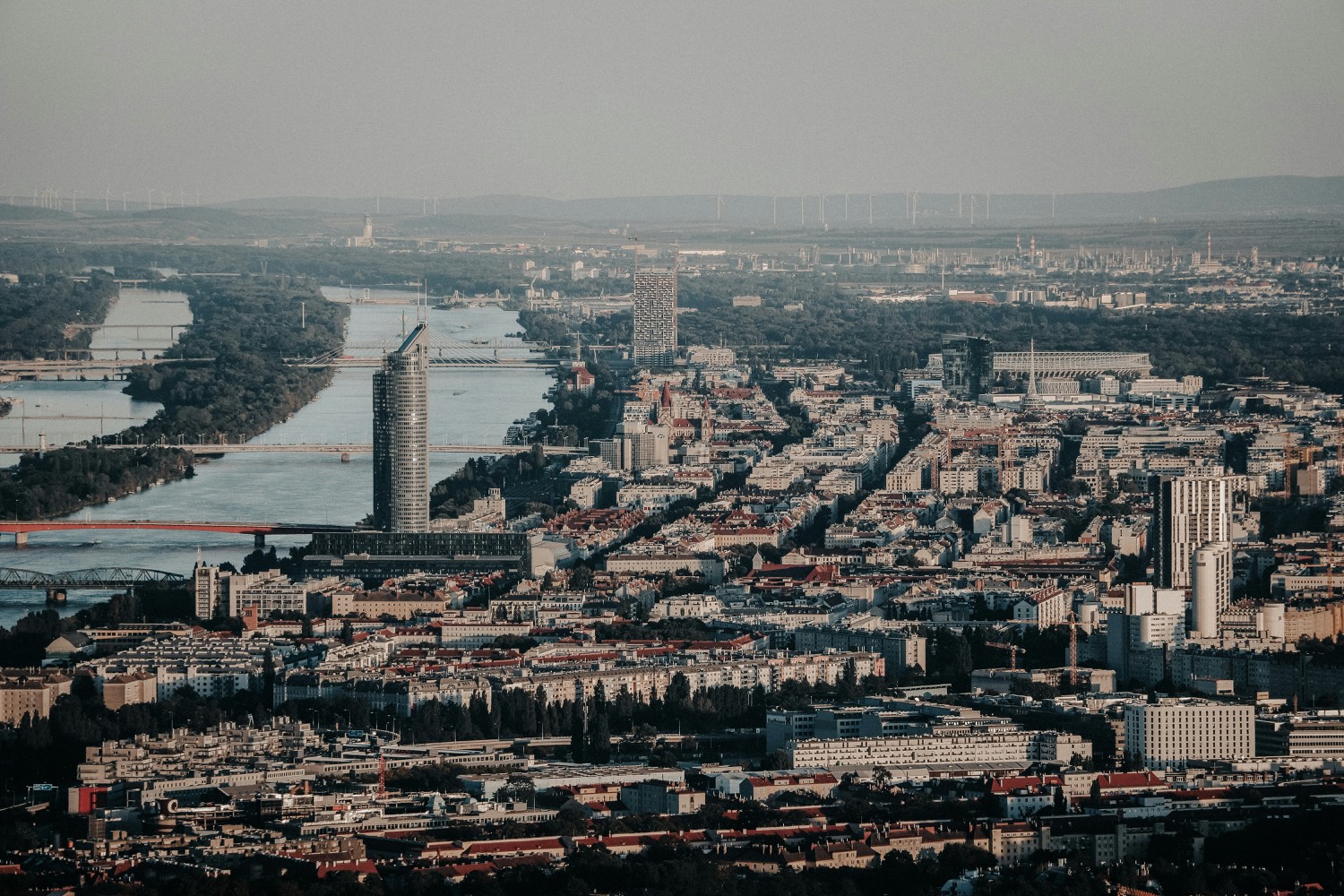 Luftaufnahme Wiens mit Donau