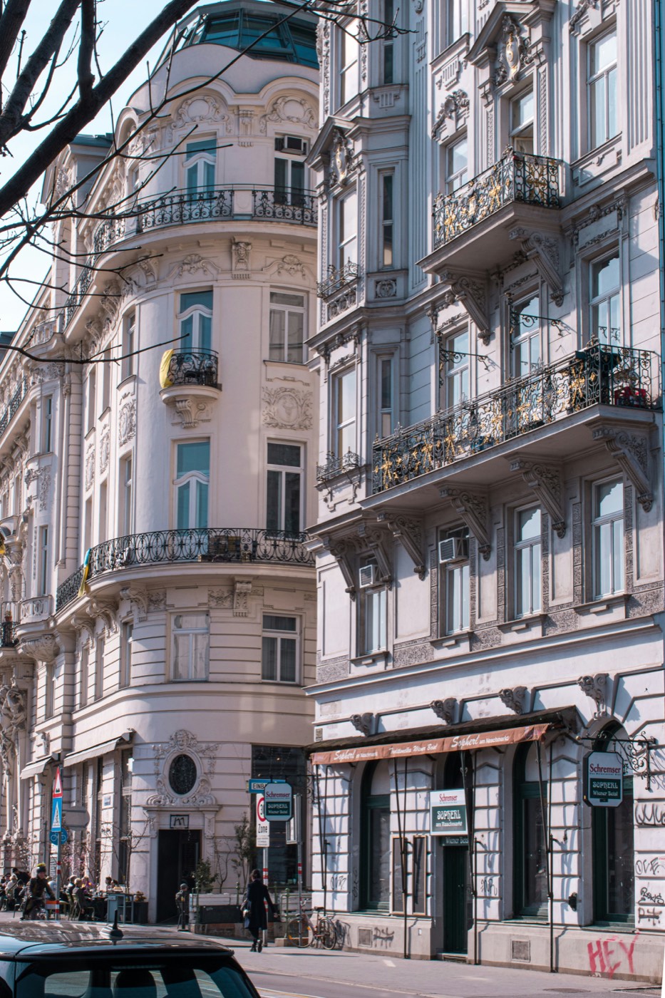 Wiener Altbaustraße mit Kopfsteinpflaster