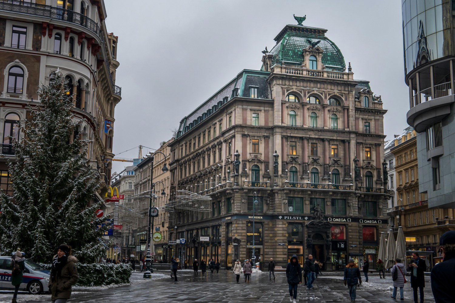 Winterlicher Stephansplatz mit Gründerzeitfassaden